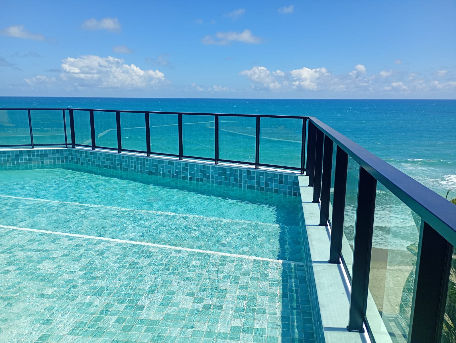 Vila Porto 103 · Frente al mar con piscina — foto 15