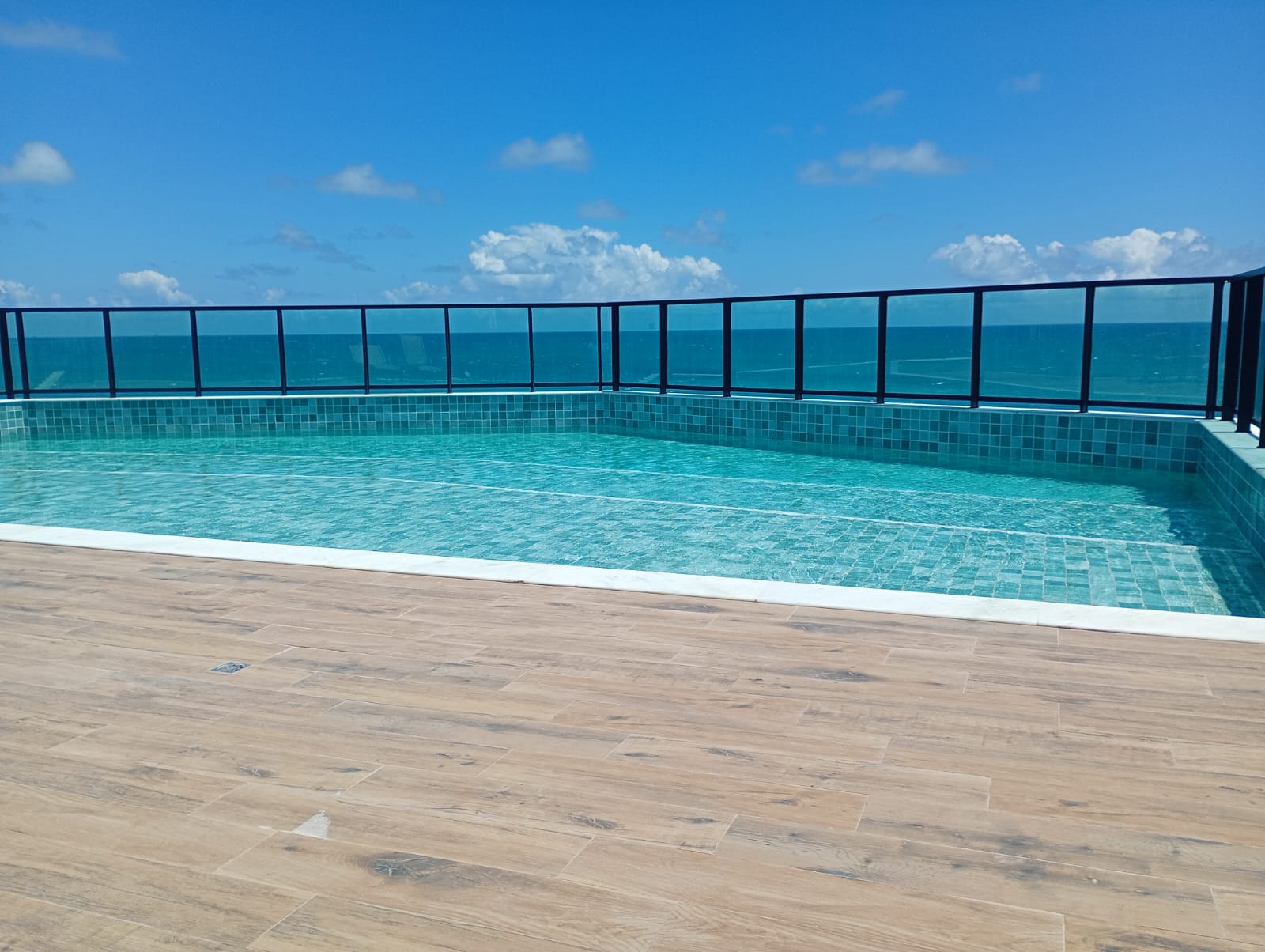 Vila Porto 103 · Frente al mar con piscina — foto 17